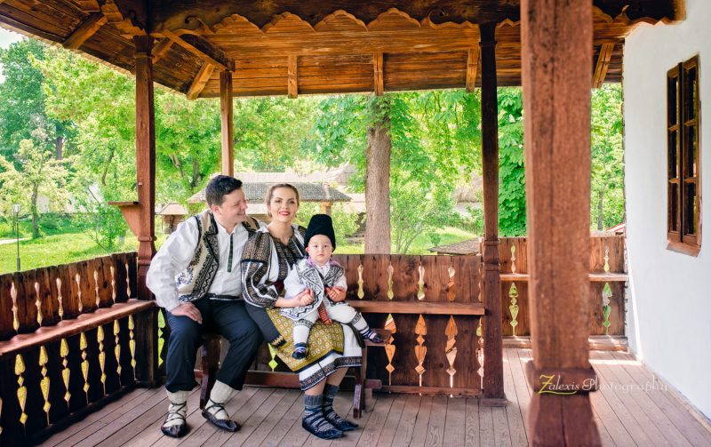 Sedinta foto de familie profesionala cu Zalexis Photography la Muzeul Taranului Roman