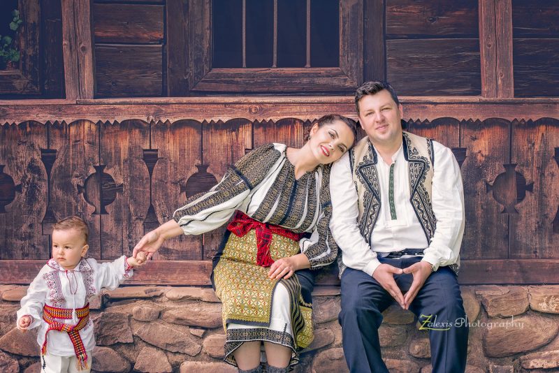 Sedinta foto de familie profesionala cu Zalexis Photography la Muzeul Taranului Roman
